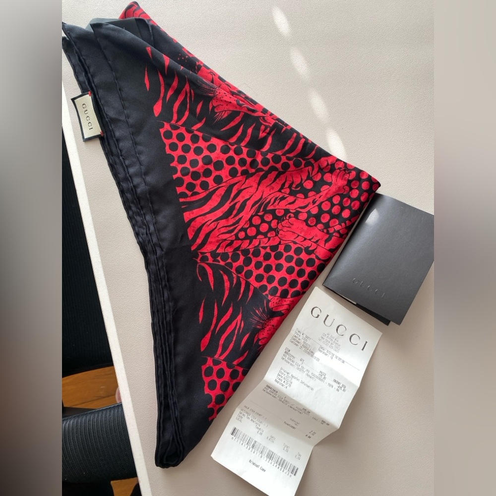 Gucci Black and Red Silk Scarf ♥️